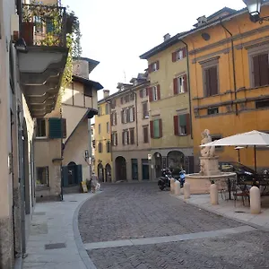 https://casa-vacanza-fontana-del-delfino.italymilanhotels.net